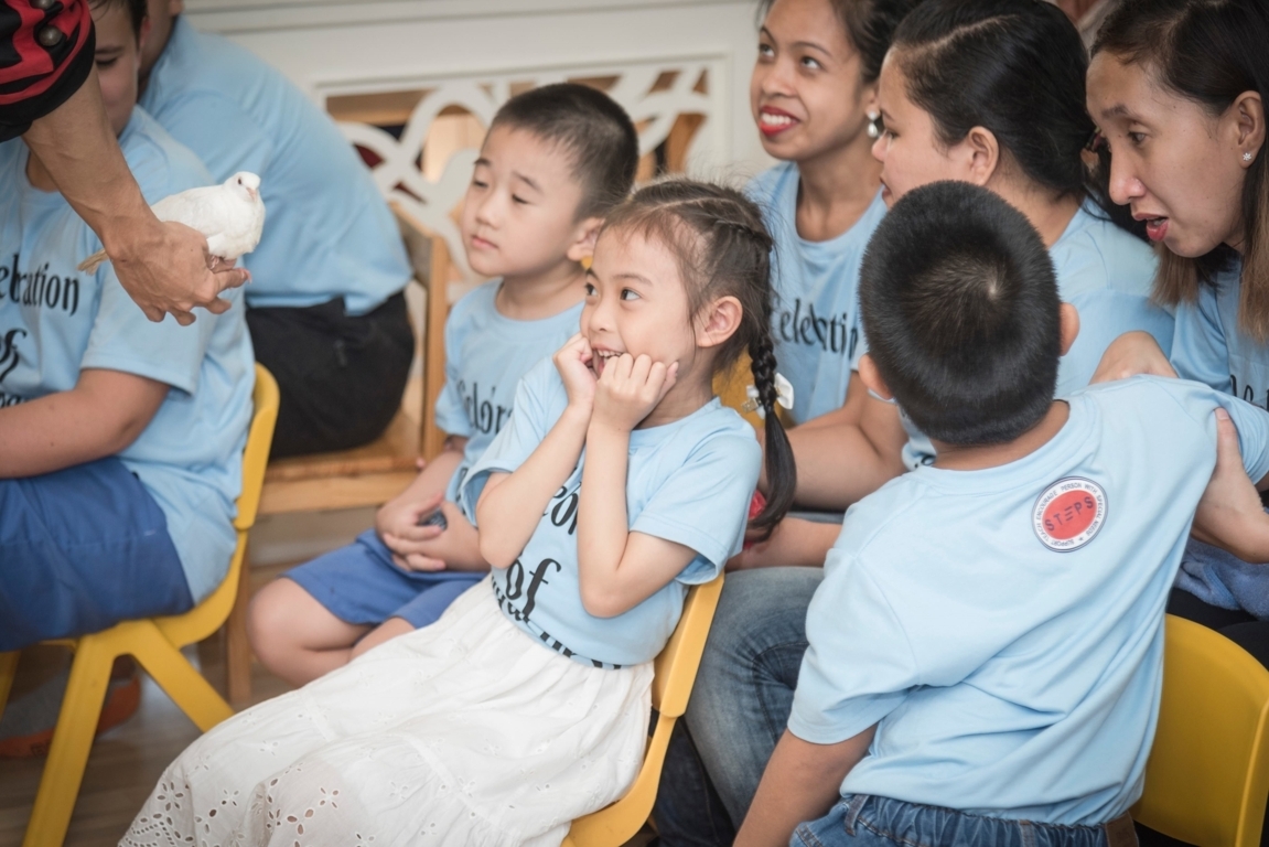 Trẻ Tự Kỷ Trẻ Tự Kỷ Bất thường hành vi