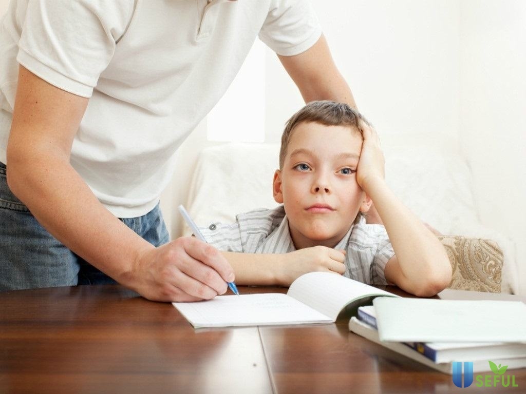 Trẻ Hay Nghịch Ngợm Có Thông Minh Không ? Cha Mẹ Có Đang Lầm Tưởng ? 3 Cha mẹ nên làm gì khi con nghịch ngợm, hiếu động?